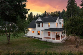 Historic Home Panoramic River Views